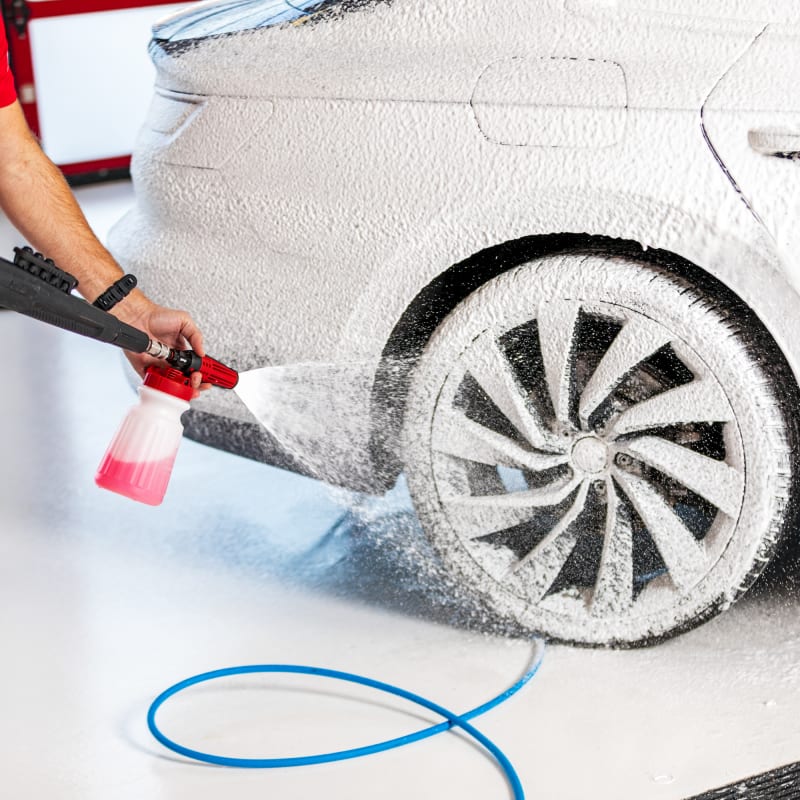 Snow foam outlet